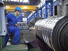 [Translate to 日本語:] Stahlproduktion im Stahlwerk in Ravne. Quelle: SIJ Metal Ravne